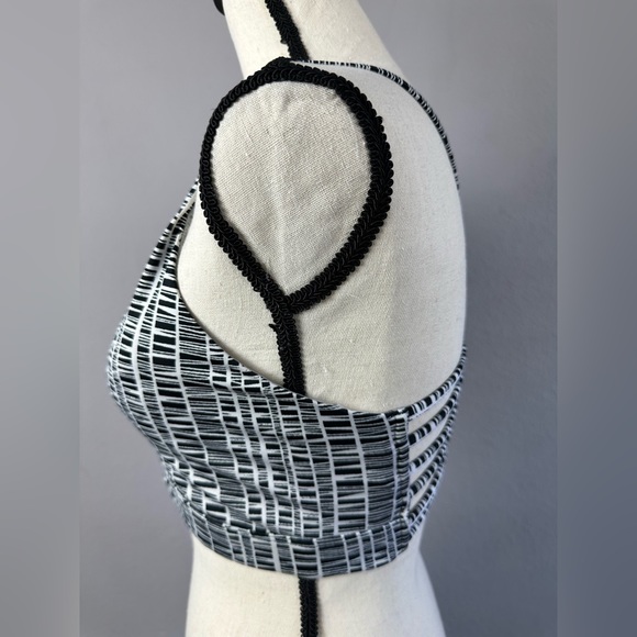 Large Victoria Secret Sports Bra - Picture 3 of 6